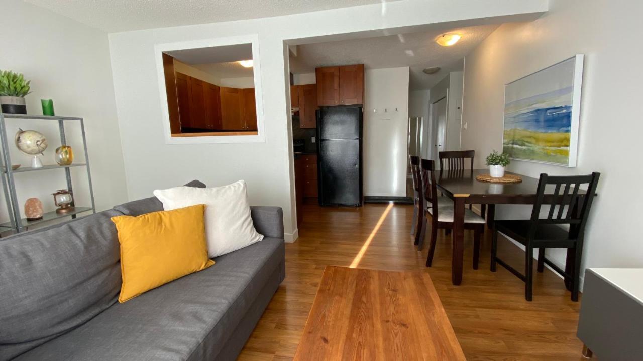 Cozy 2-Bedroom Condo Near Downtown, With Laundry, Parking, Balcony Calgary Bagian luar foto