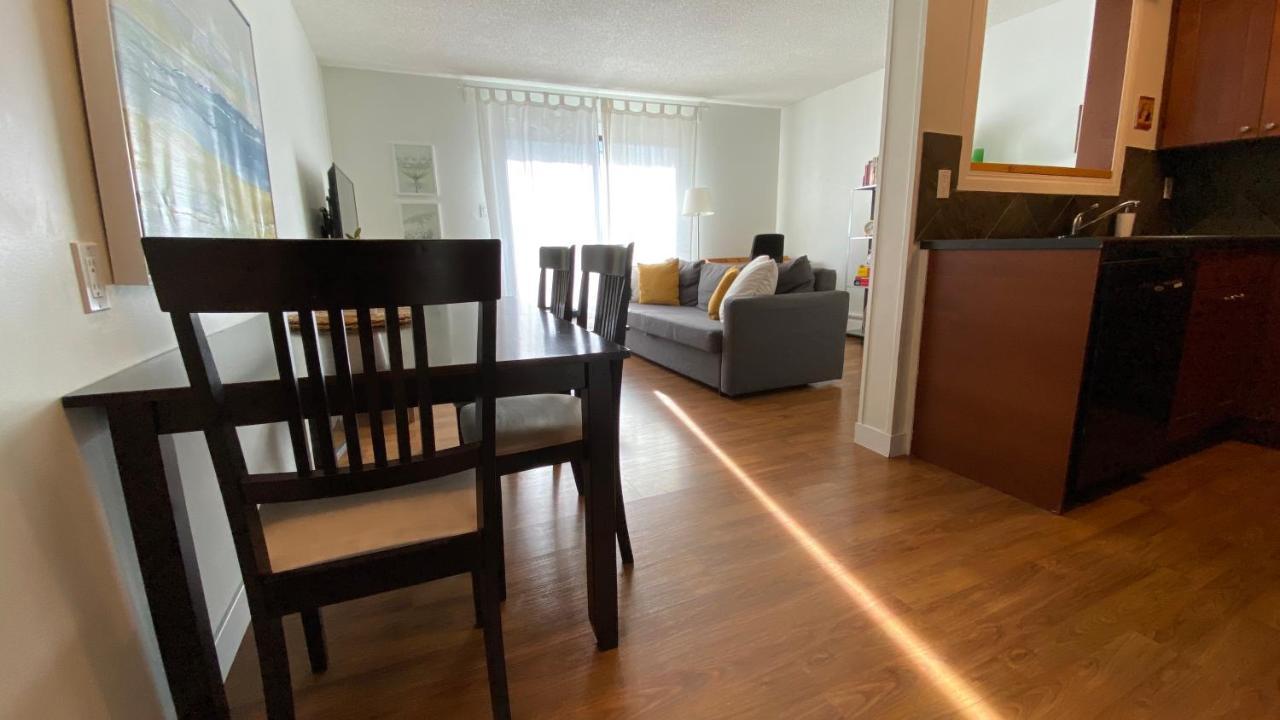 Cozy 2-Bedroom Condo Near Downtown, With Laundry, Parking, Balcony Calgary Bagian luar foto